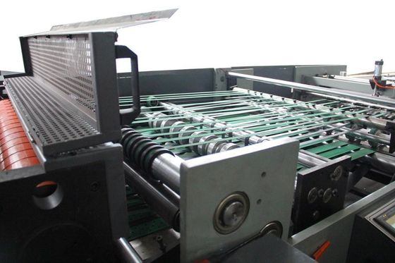 Produção simplificada de cadernos de anotação de páginas alinhadas com máquina totalmente automática